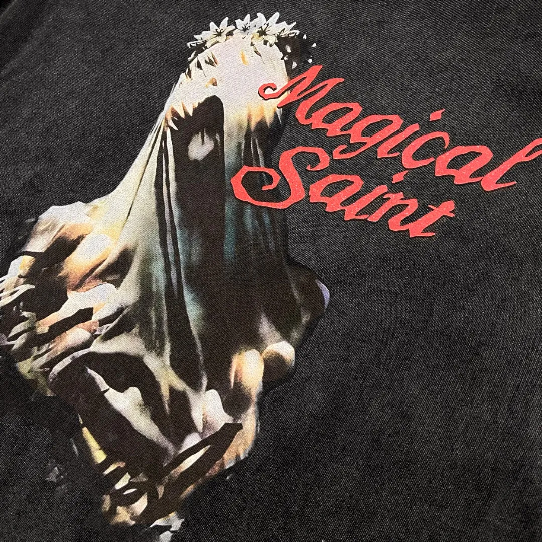 Saint Michael American abstract MAGICAL monster printed retro washed and distressed short-sleeved T-shirt. Printed washed and distressed retro Vintage loose short sleeves. Digital white ink direct injection. The fabric is breathable and the pattern is three-dimensional and clear. Fabric: Double yarn 240g Style number: S899 Size: S-M-L-XL Color: Black Price: P118